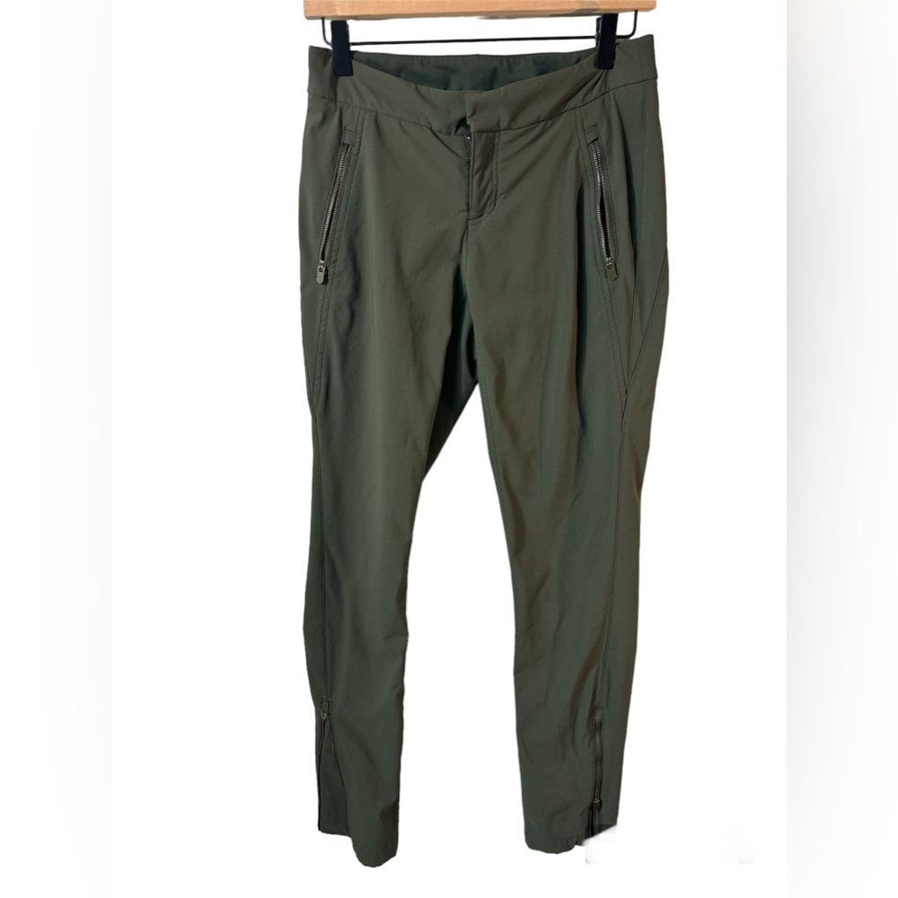 Athleta nylon pants zippered pkts & ankle size 4. athleisure sporty dance